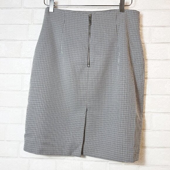 Tahari Arthur S. Levine Women's Zip Back Houndstooth Midi Pencil Skirt Size 8P - Picture 11 of 12